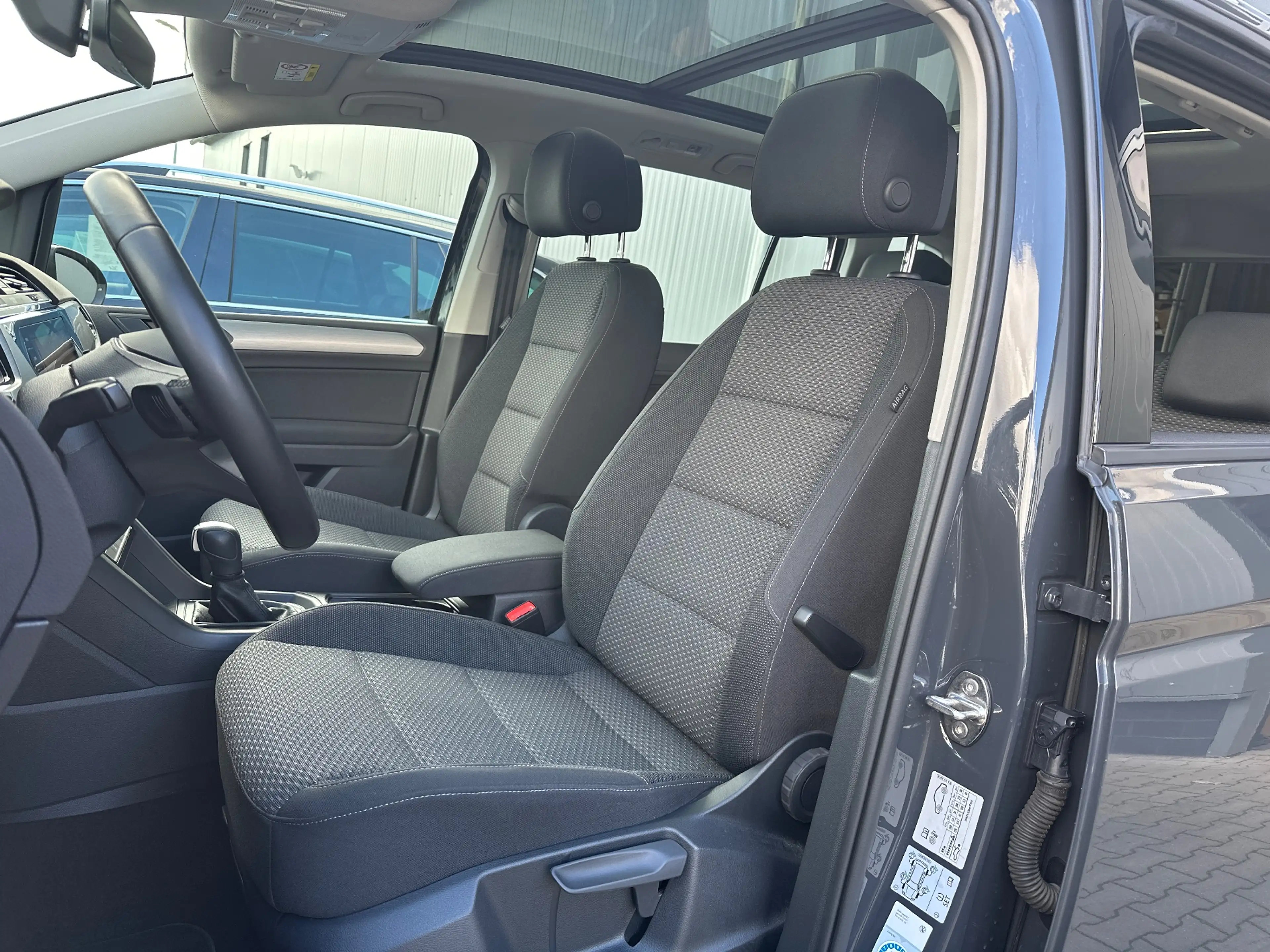 Volkswagen Touran 2.0 TDI DSG CL 7-Sitzer NAV+LED+ACC+PANO — photo 11