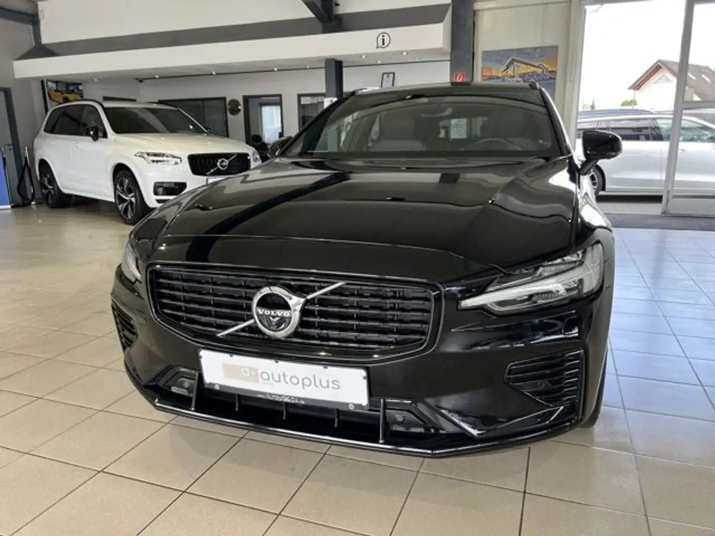 Volvo V60 T6 R-Design Recharge AWD ACC AHK HeadUp Pano Noir - 2
