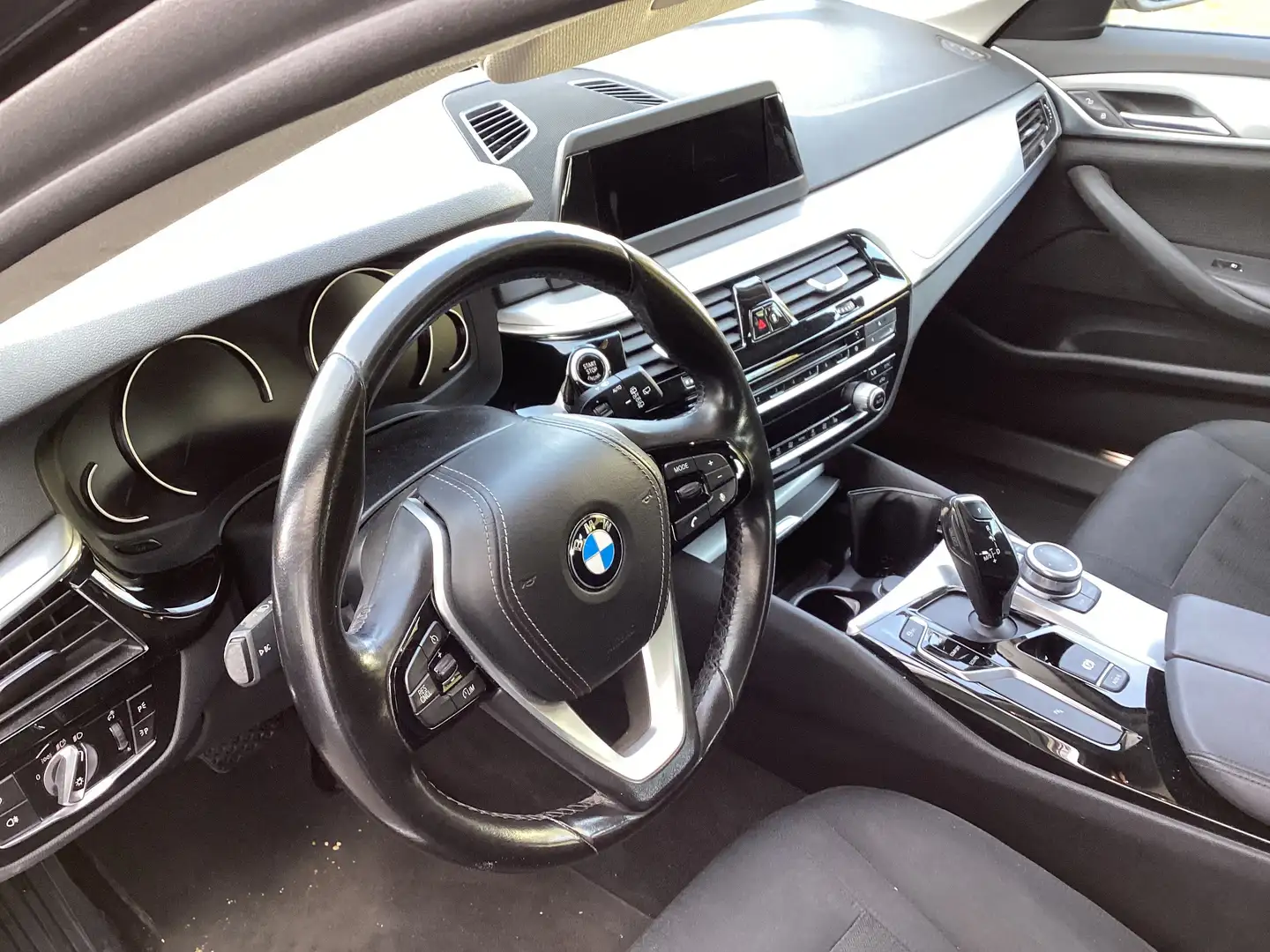 BMW 520 d Touring Navi Bus. Parkassistent Klimaaut. Grau - 2