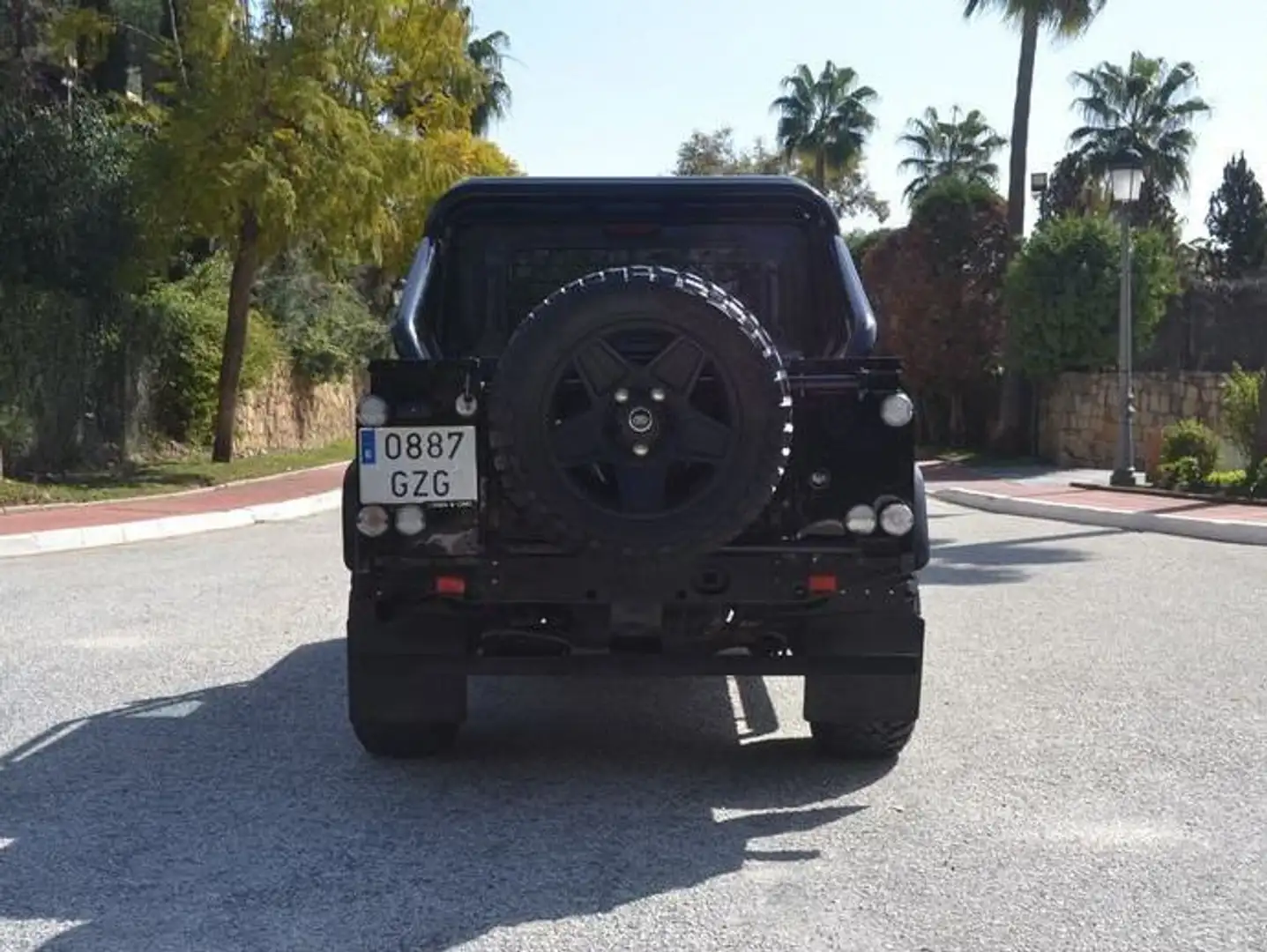 Land Rover Defender - 1