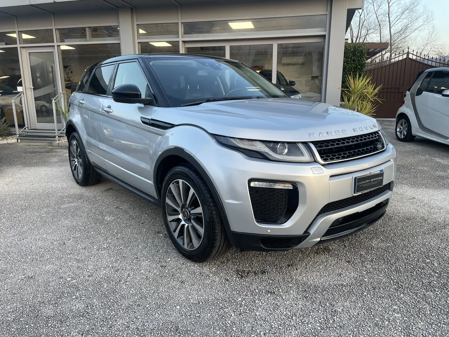 Land Rover Range Rover Evoque Range Rover EVOQUE R DYNAMIC/150CV/NAVI/CAMERA Silber - 1
