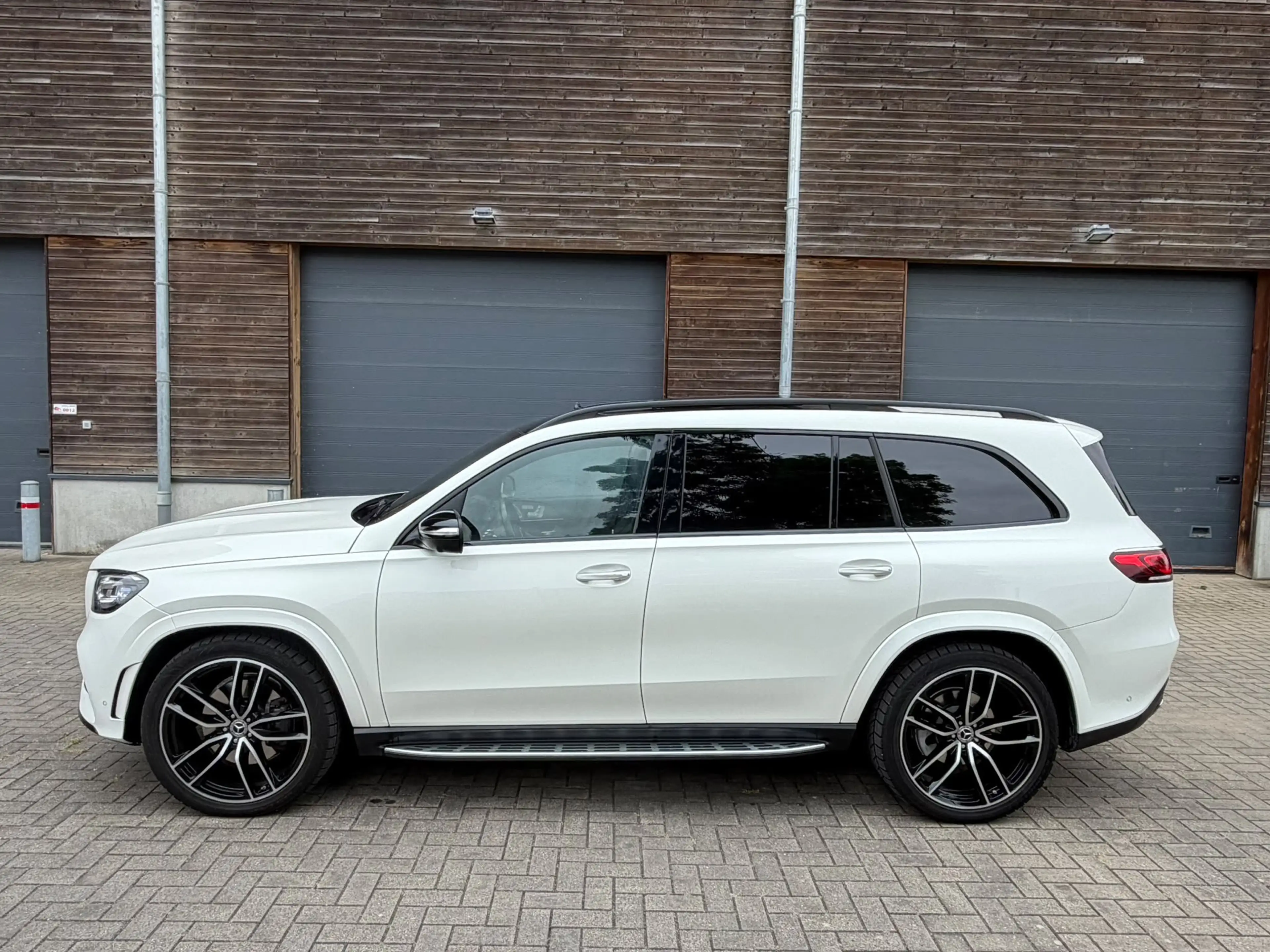 Mercedes-Benz GLS 400 GLS 400 d 4-Matic — photo 5