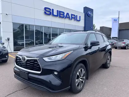 Black 2020 Toyota Highlander XLE AWD SUV / Crossover All-Wheel Drive 8-Speed Automatic