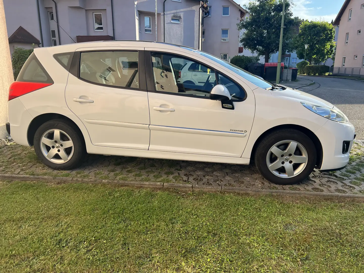 Peugeot 207 SW Ö3-Edition 1,4 75 Weiß - 2