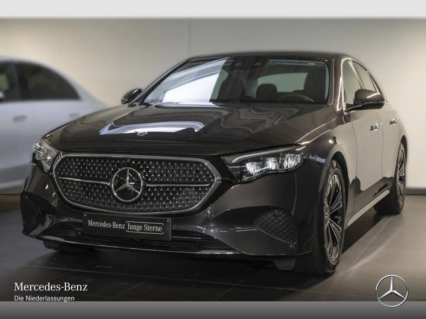 Mercedes-Benz E 200 Avantgarde Fahrass Distr. LED AHK Kamera PTS Grau - 2