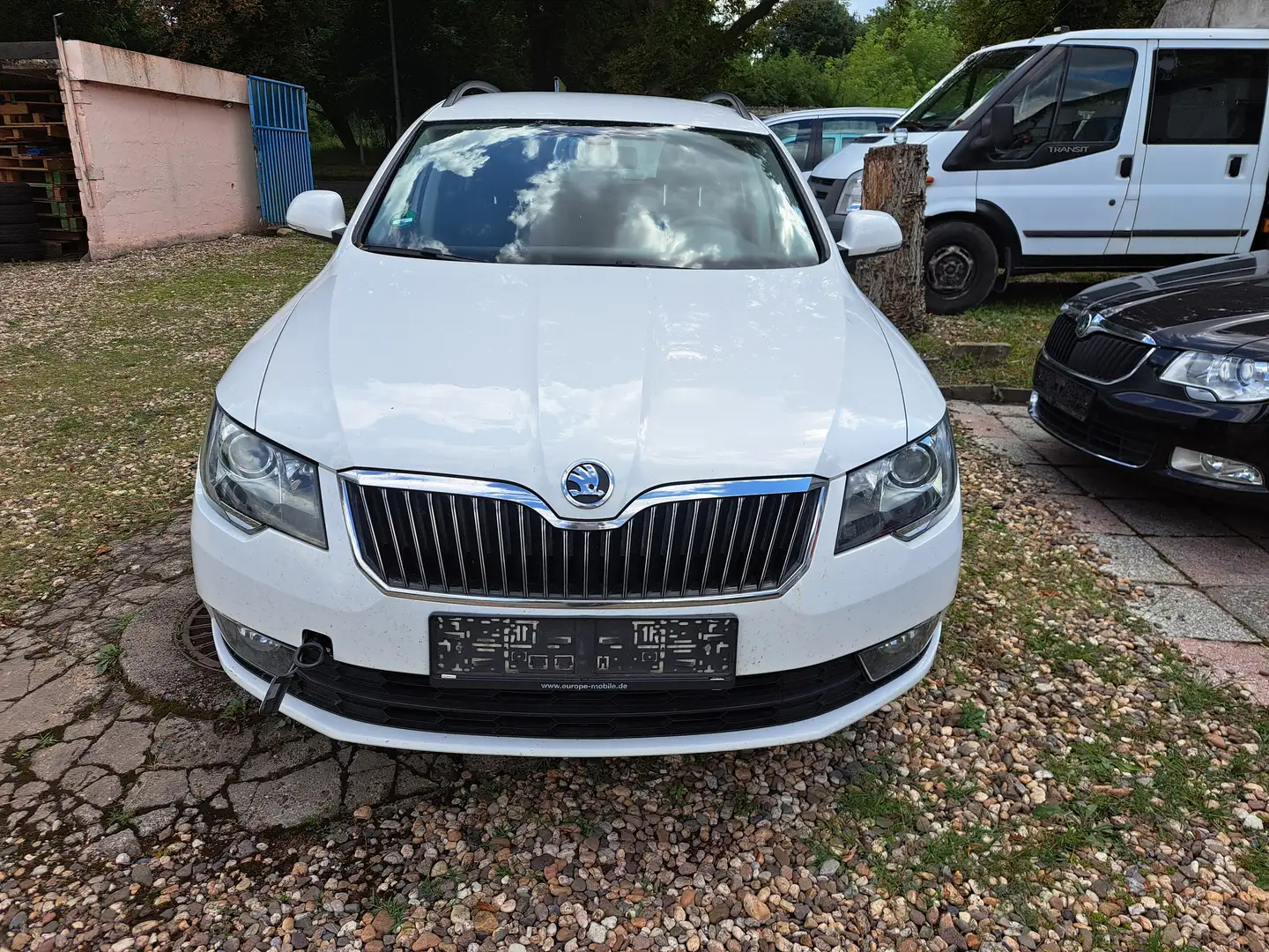 Skoda Superb Active MOTORSCHADEN!!!! Weiß - 2
