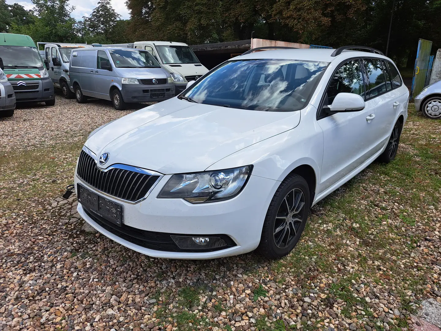 Skoda Superb Active MOTORSCHADEN!!!! Weiß - 1