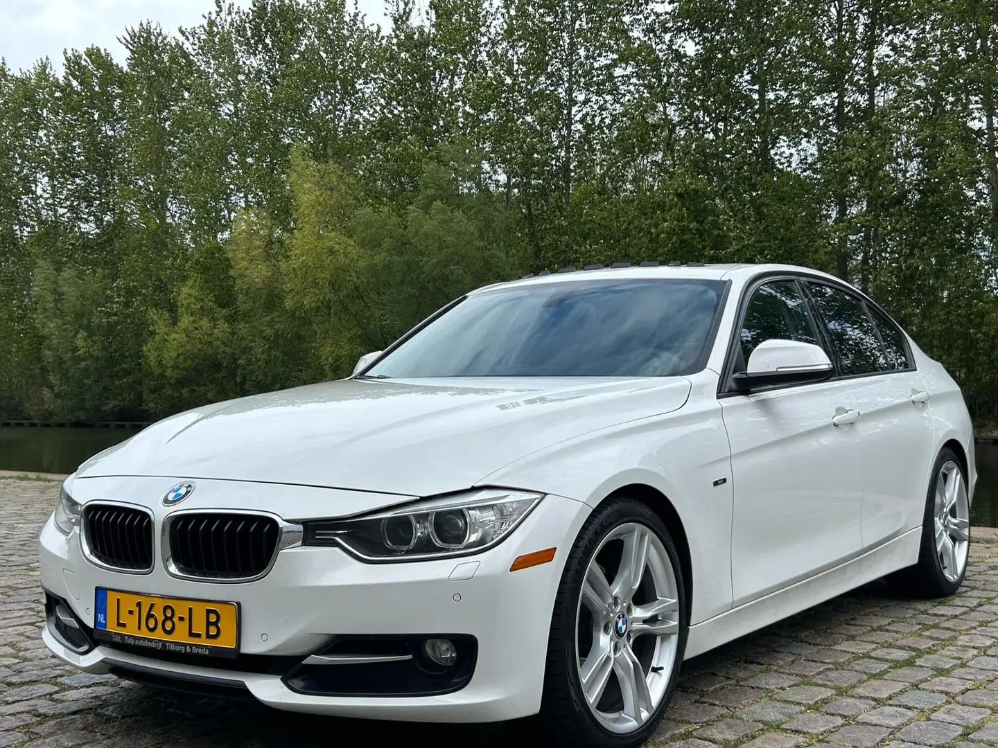 BMW 320 3-serie 320d Upgrade Edition Automaat achteruit ca Wit - 2