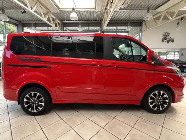 Ford Tourneo Custom view 2
