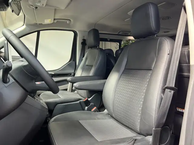 Ford Tourneo Custom view 14