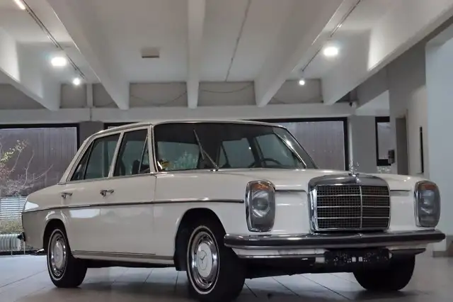 Mercedes-Benz 200 /8 Automatik