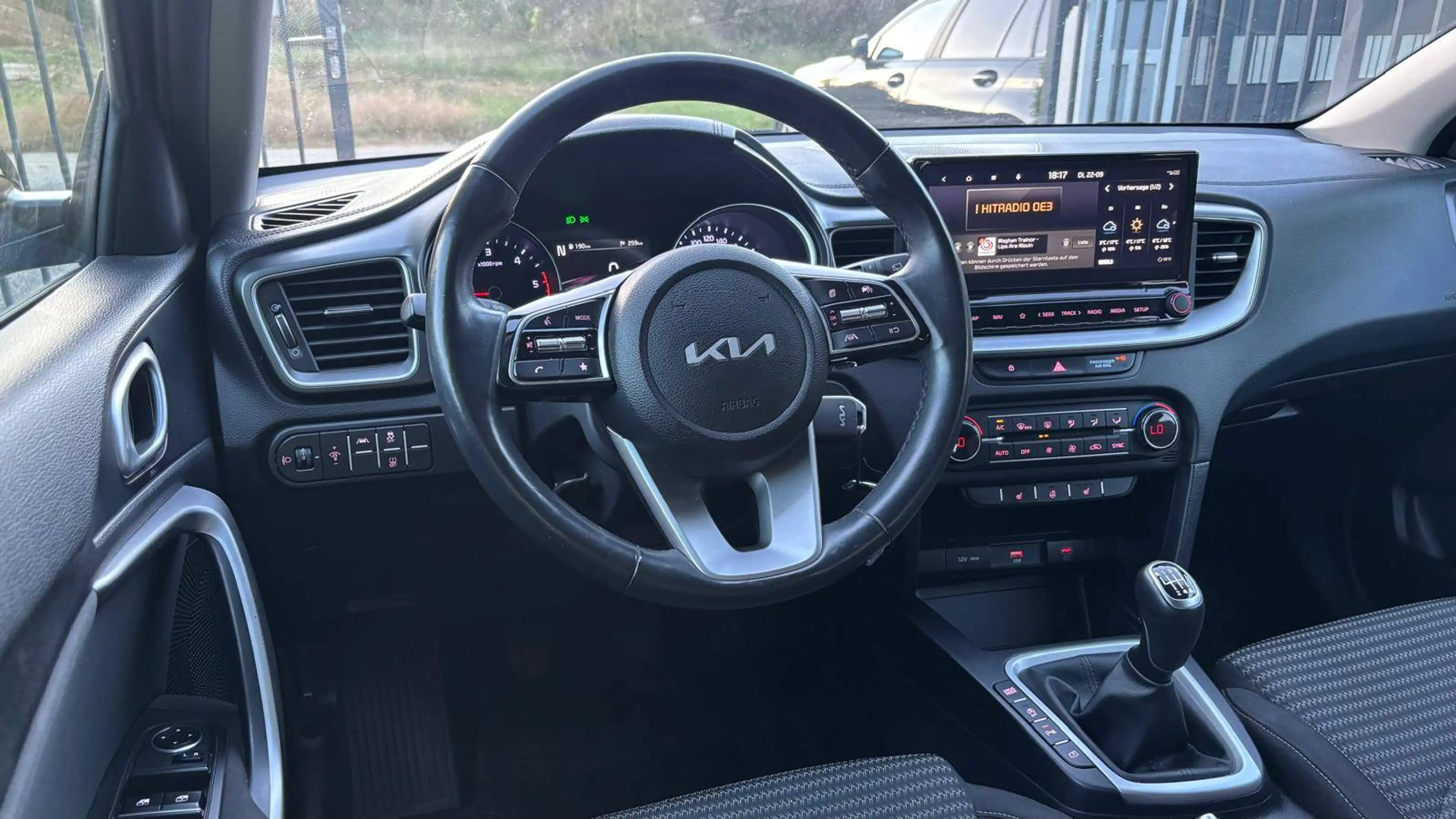 Kia Ceed SW / cee'd SW Ceed SW 1,6 CRDi Silber 48V *1.Besitz*Kamera*Navi* — photo 12