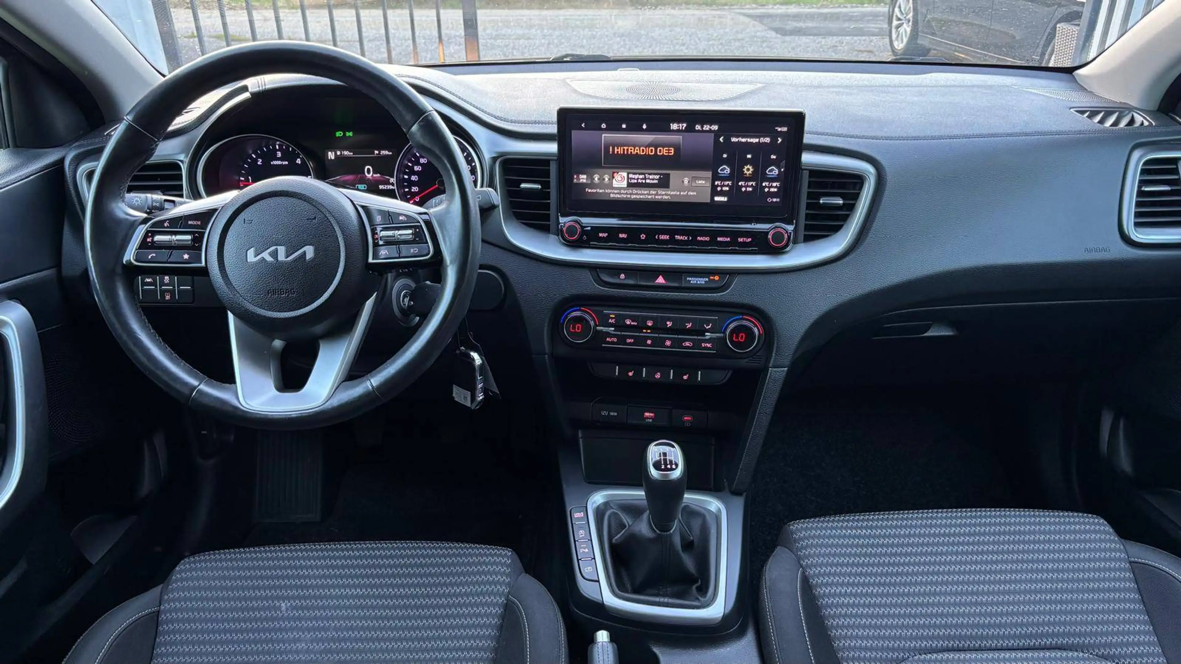 Kia Ceed SW / cee'd SW Ceed SW 1,6 CRDi Silber 48V *1.Besitz*Kamera*Navi* — photo 11