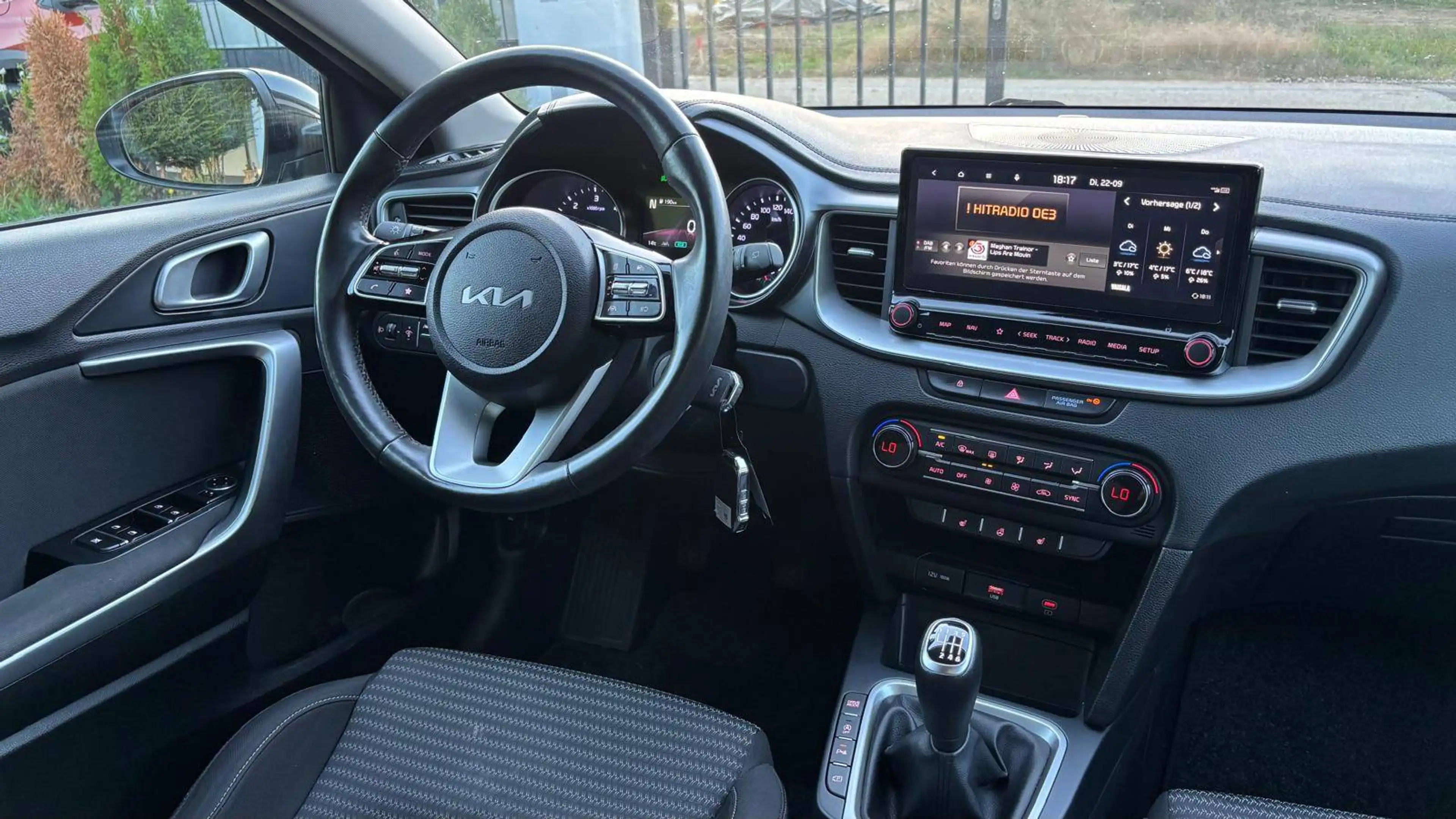 Kia Ceed SW / cee'd SW Ceed SW 1,6 CRDi Silber 48V *1.Besitz*Kamera*Navi* — photo 13