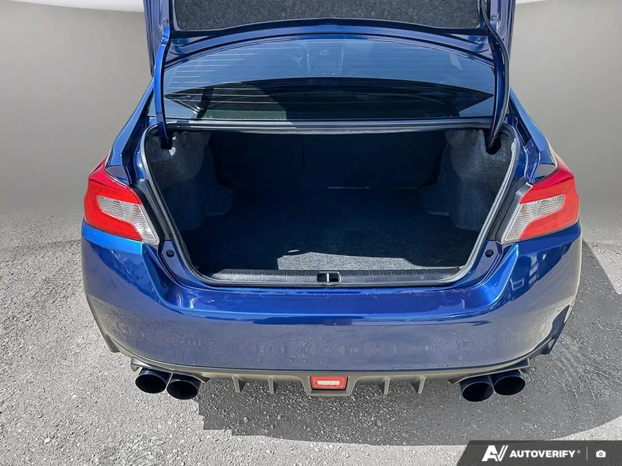 Subaru WRX снимка Subaru WRX
