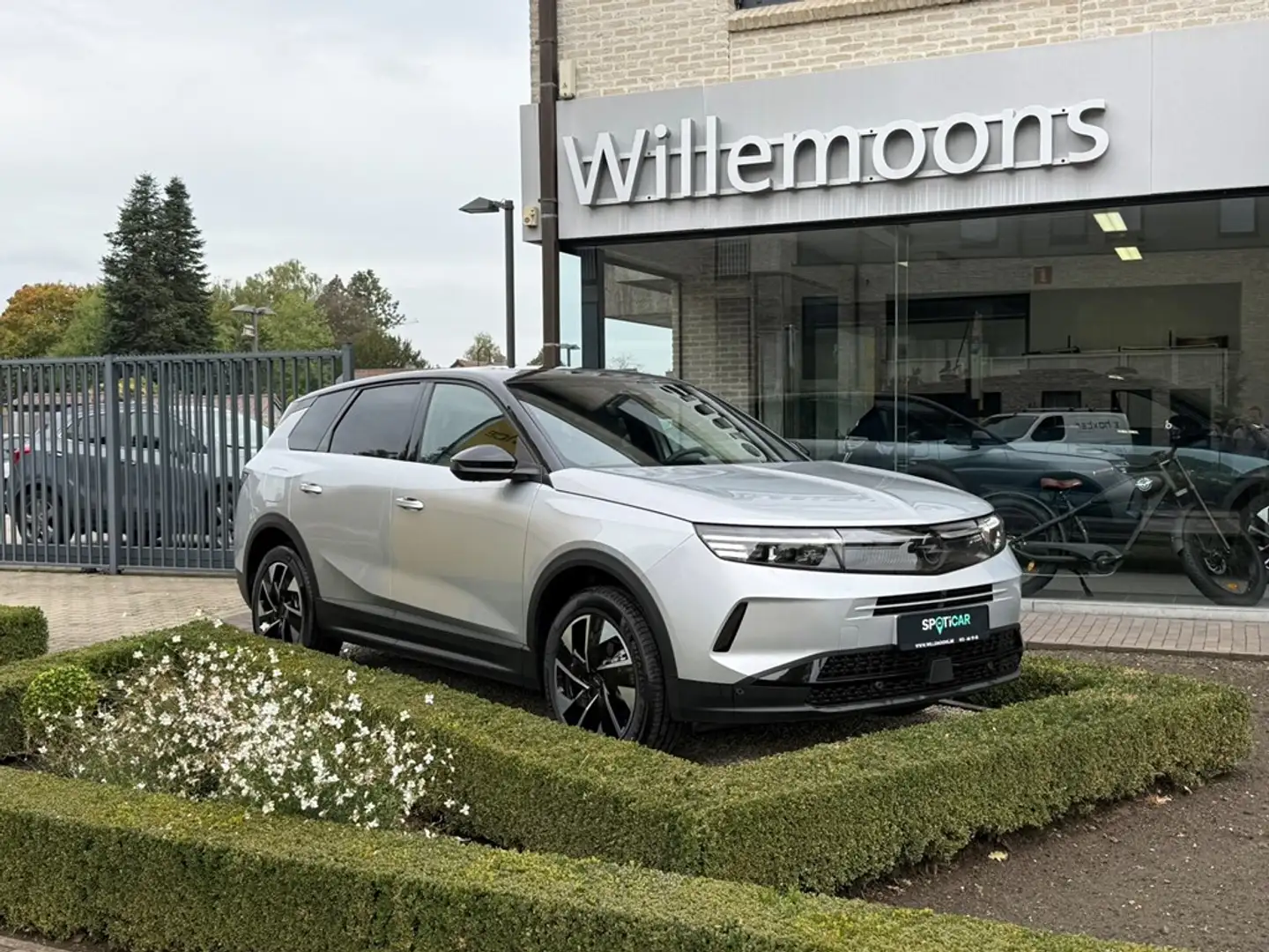 Opel Grandland GS 1.2 Turbo Hybride Daginschrijving!! *Panodak*36 Zilver - 1