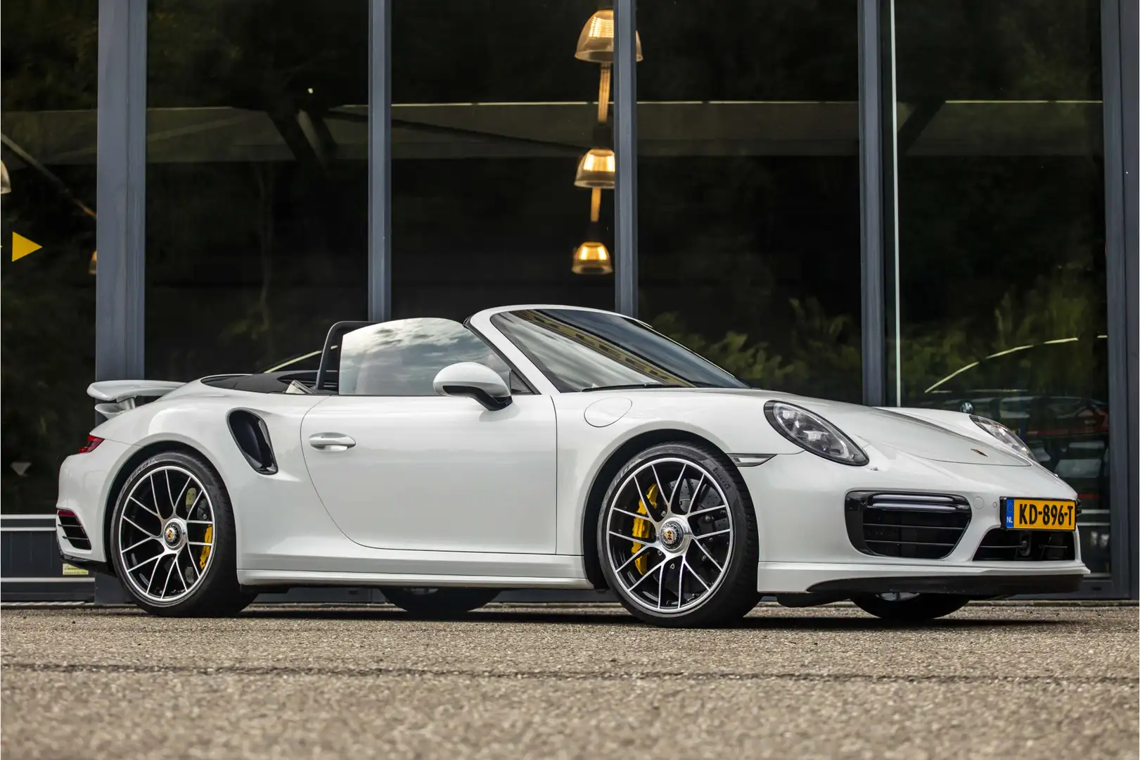 Porsche 991 Cabrio 3.8 Turbo S 581pk! Blanc - 1