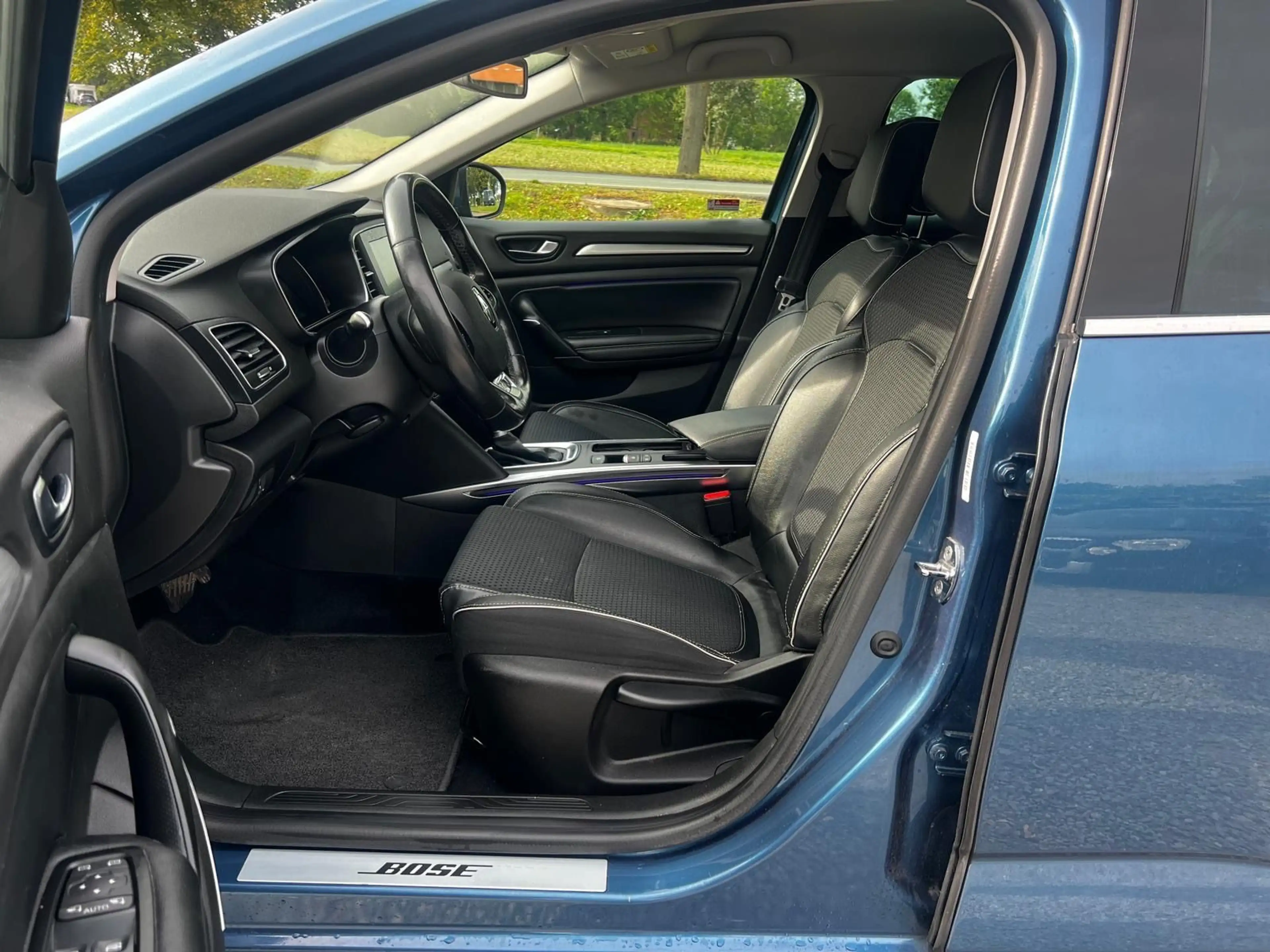 Renault Megane IV Lim.BOSE-Edition*Automatik*56Tkm*1Hd* — photo 9