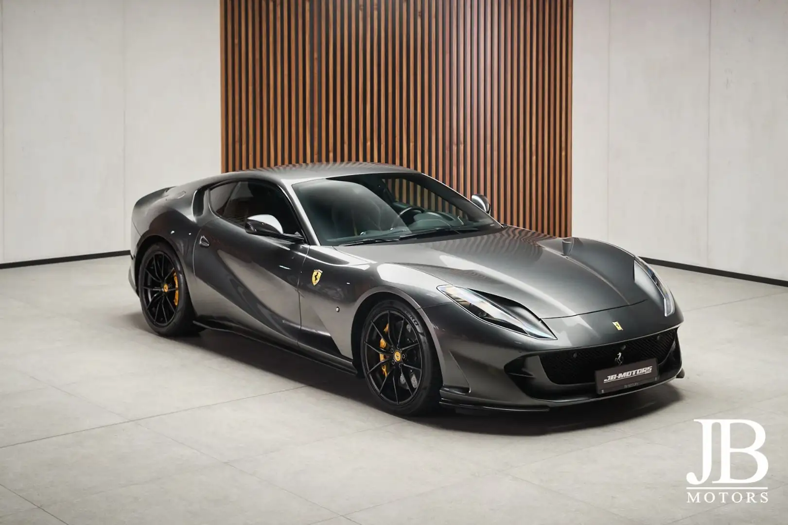 Ferrari 812 Superfast Lift LED Carbon Grau - 1