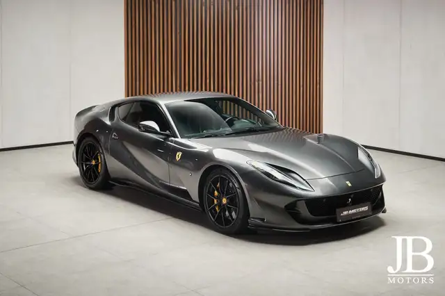 Ferrari 812 Superfast Lift LED Carbon