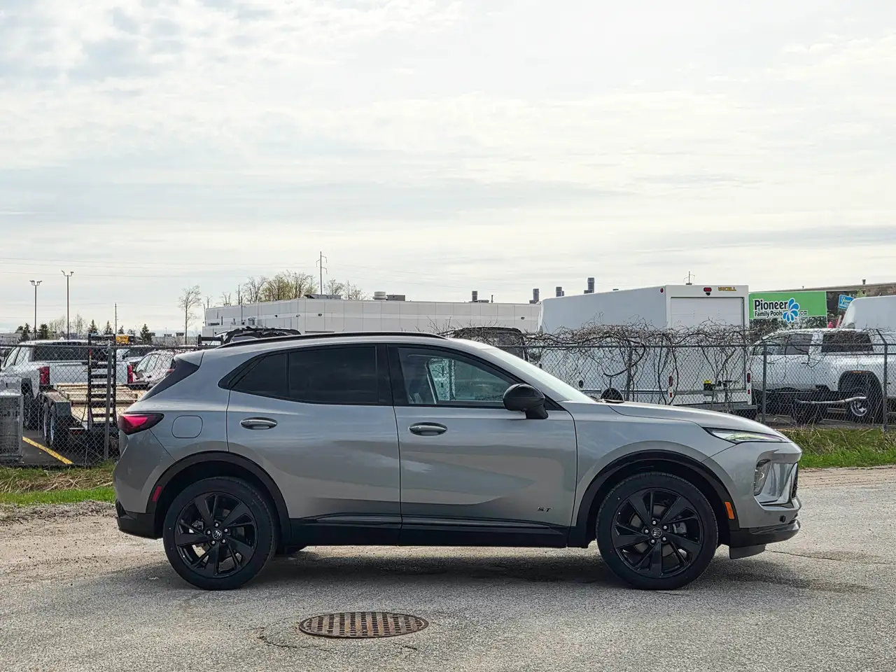 Buick Envision photo Buick Envision