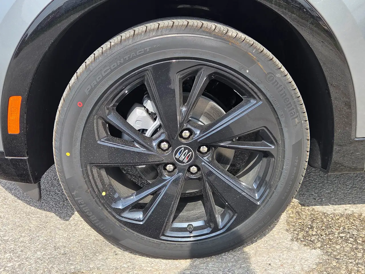 Buick Envision photo Buick Envision