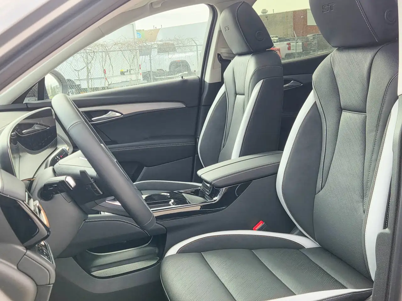 Buick Envision photo Buick Envision