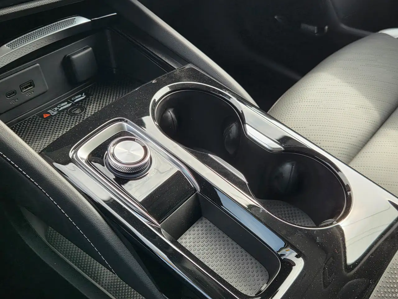 Buick Envision photo Buick Envision
