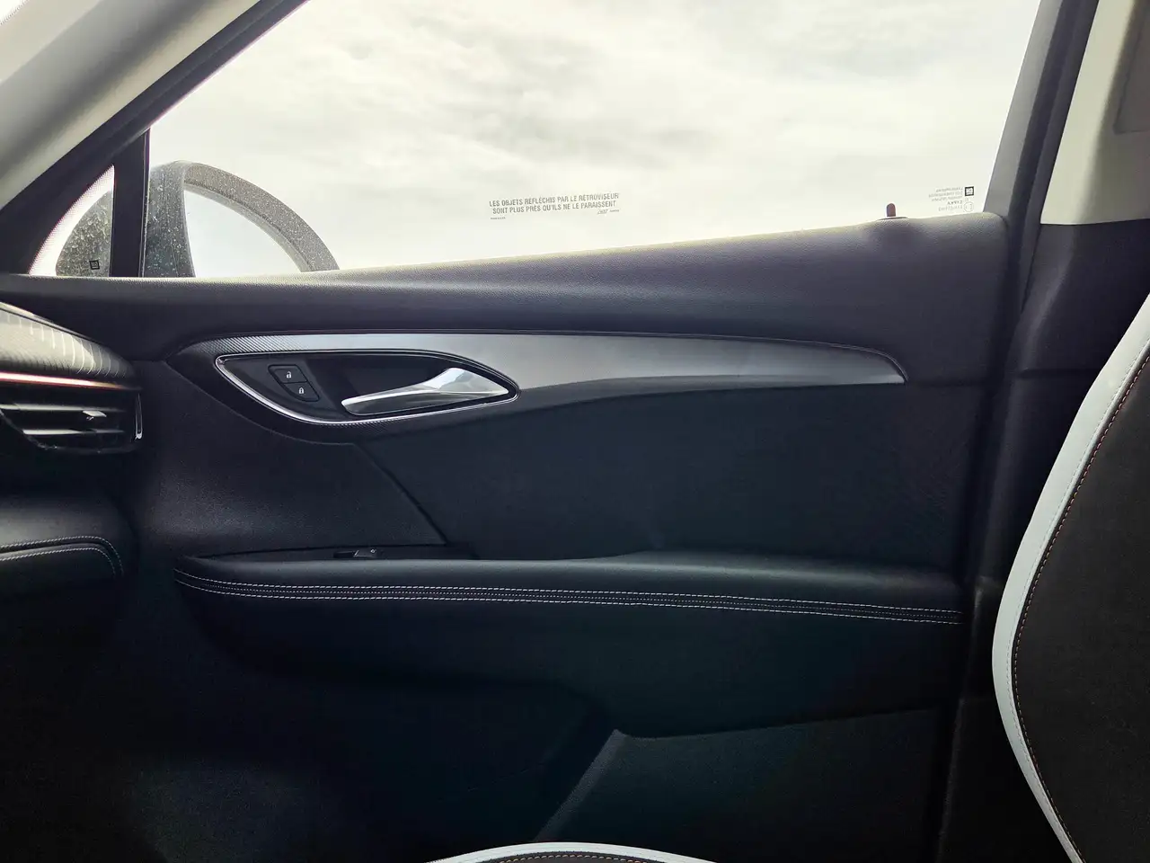 Buick Envision photo Buick Envision
