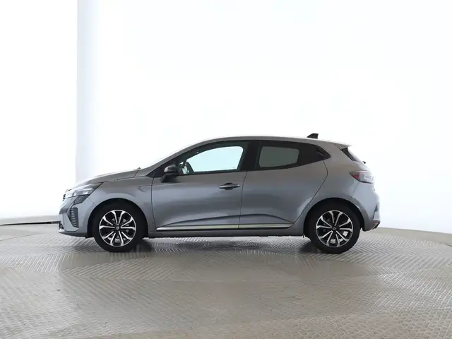 Renault Clio view 2