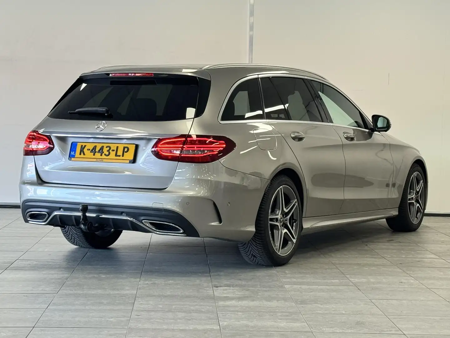 Mercedes-Benz C 180 Estate AMG Line | 360º Camera | Sfeerverlichting | Grijs - 2