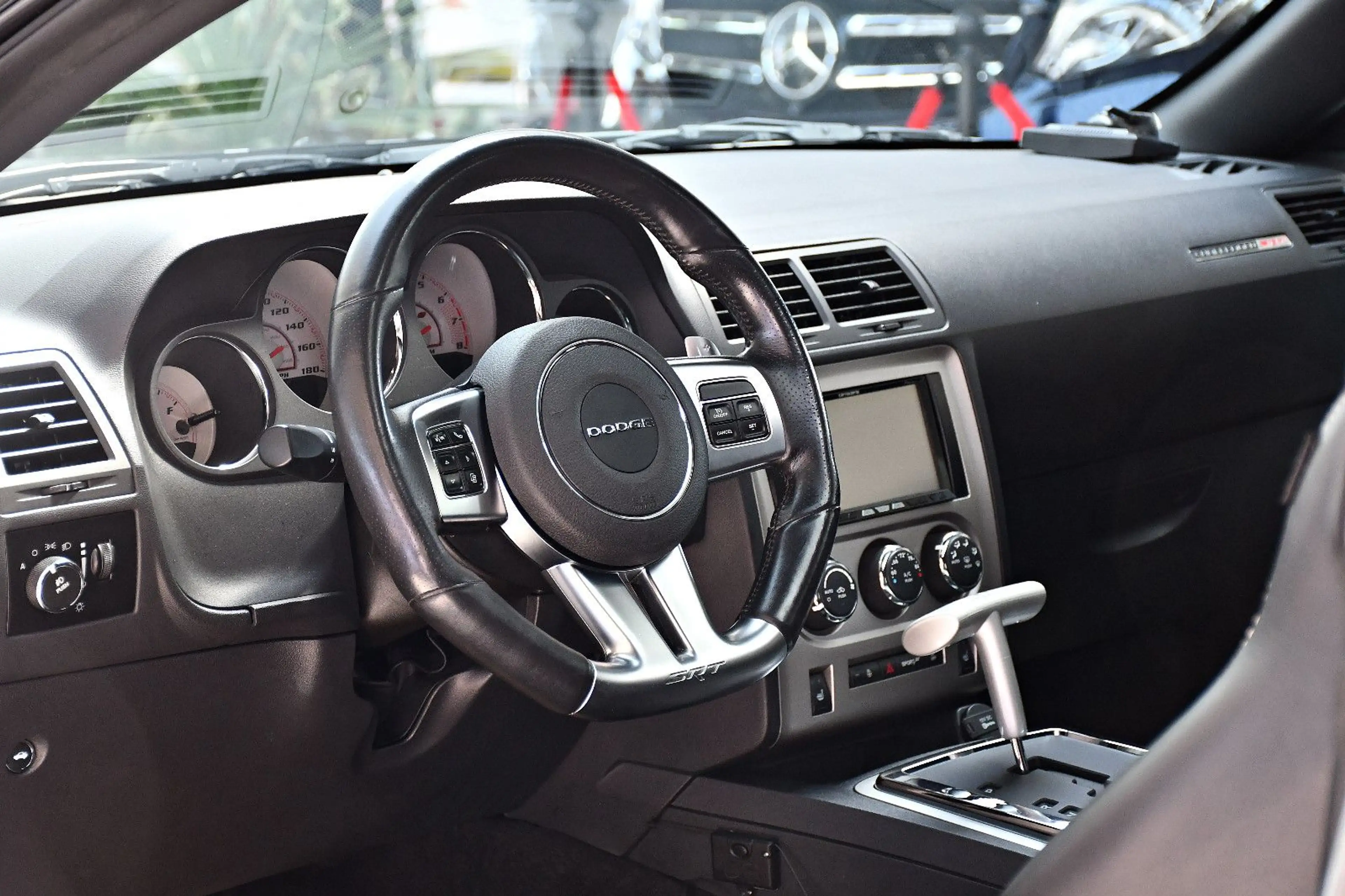 Dodge Challenger 6,4 L V8 SRT HEMI MDS 20" — photo 9