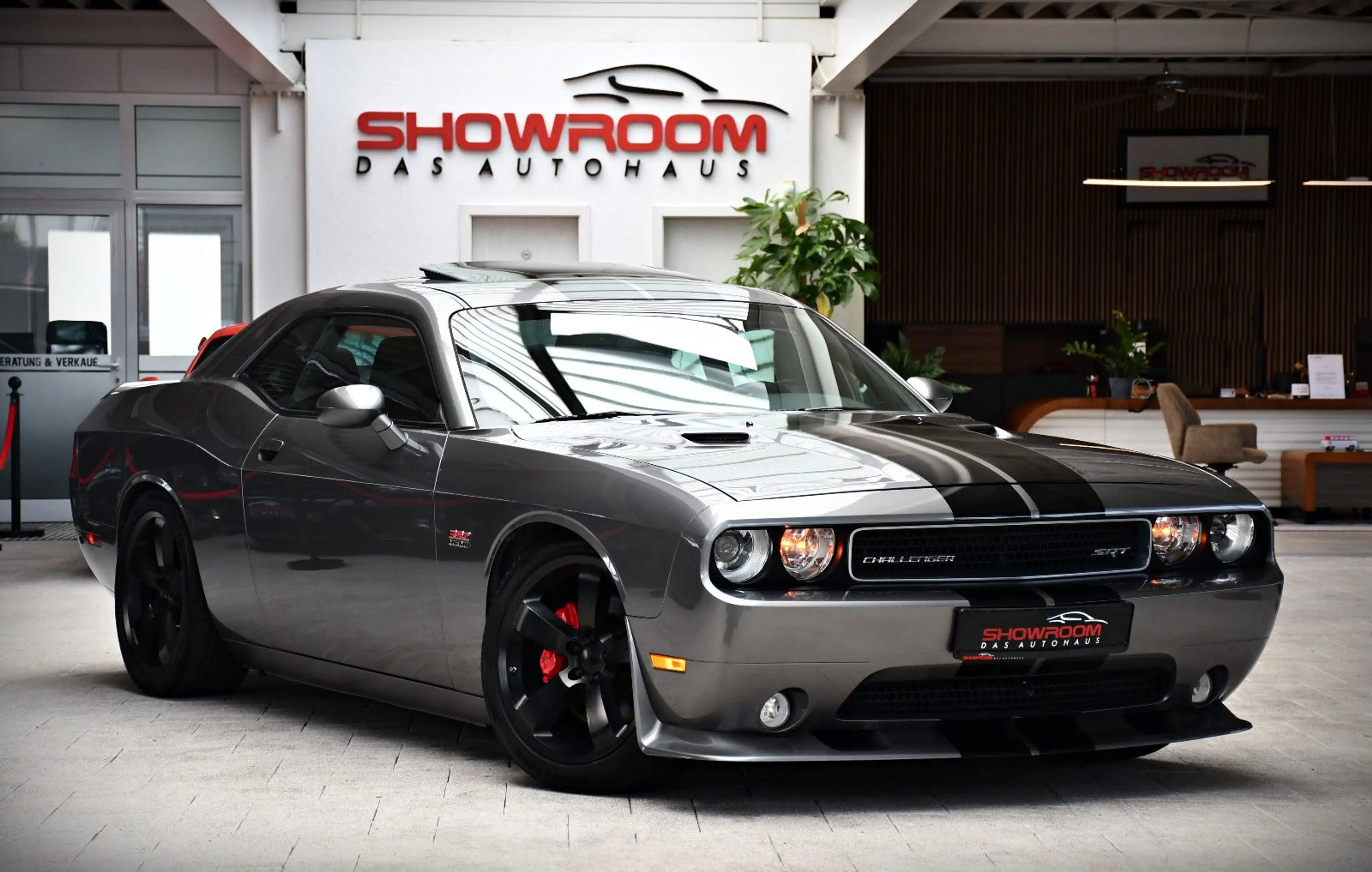 Dodge Challenger 6,4 L V8 SRT HEMI MDS 20" — photo 4