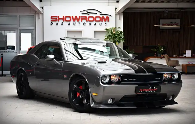 Dodge Challenger view 4