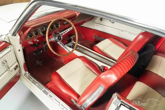 Ford Mustang view 13