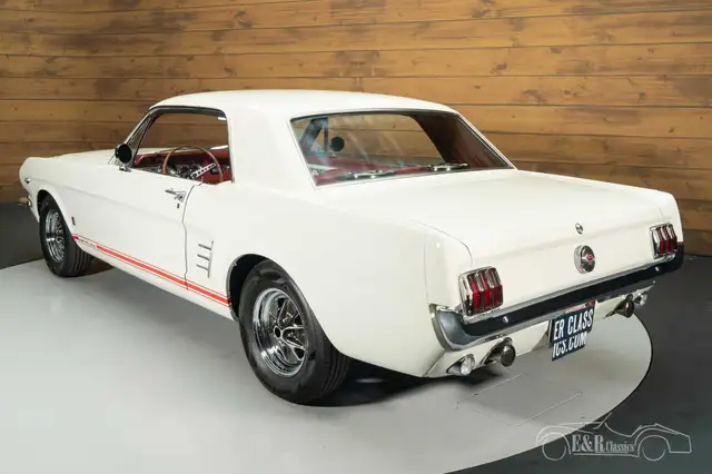 Ford Mustang view 15