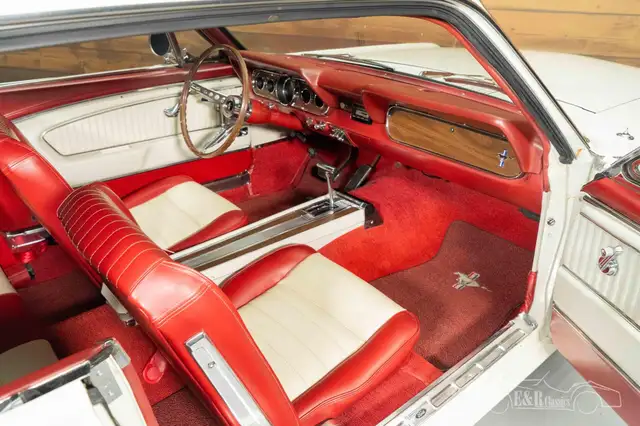 Ford Mustang view 10