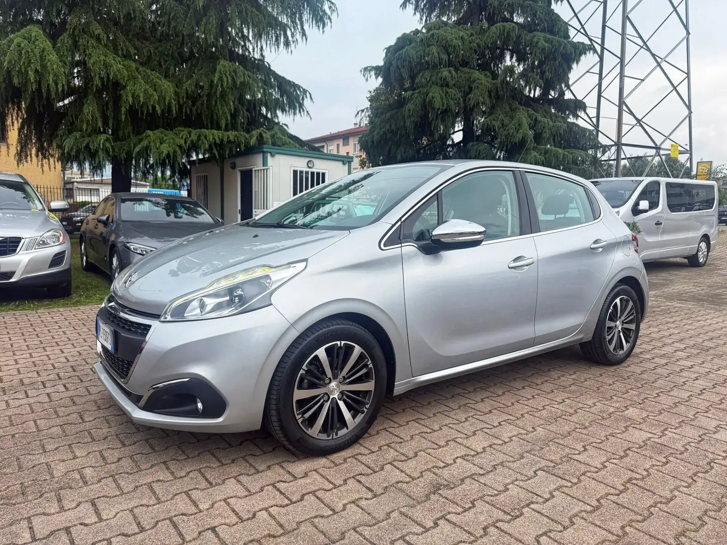 Peugeot 208 PureTech Turbo 110 EAT6 S&S 5 porte AUTOMATICA OK Argento - 1