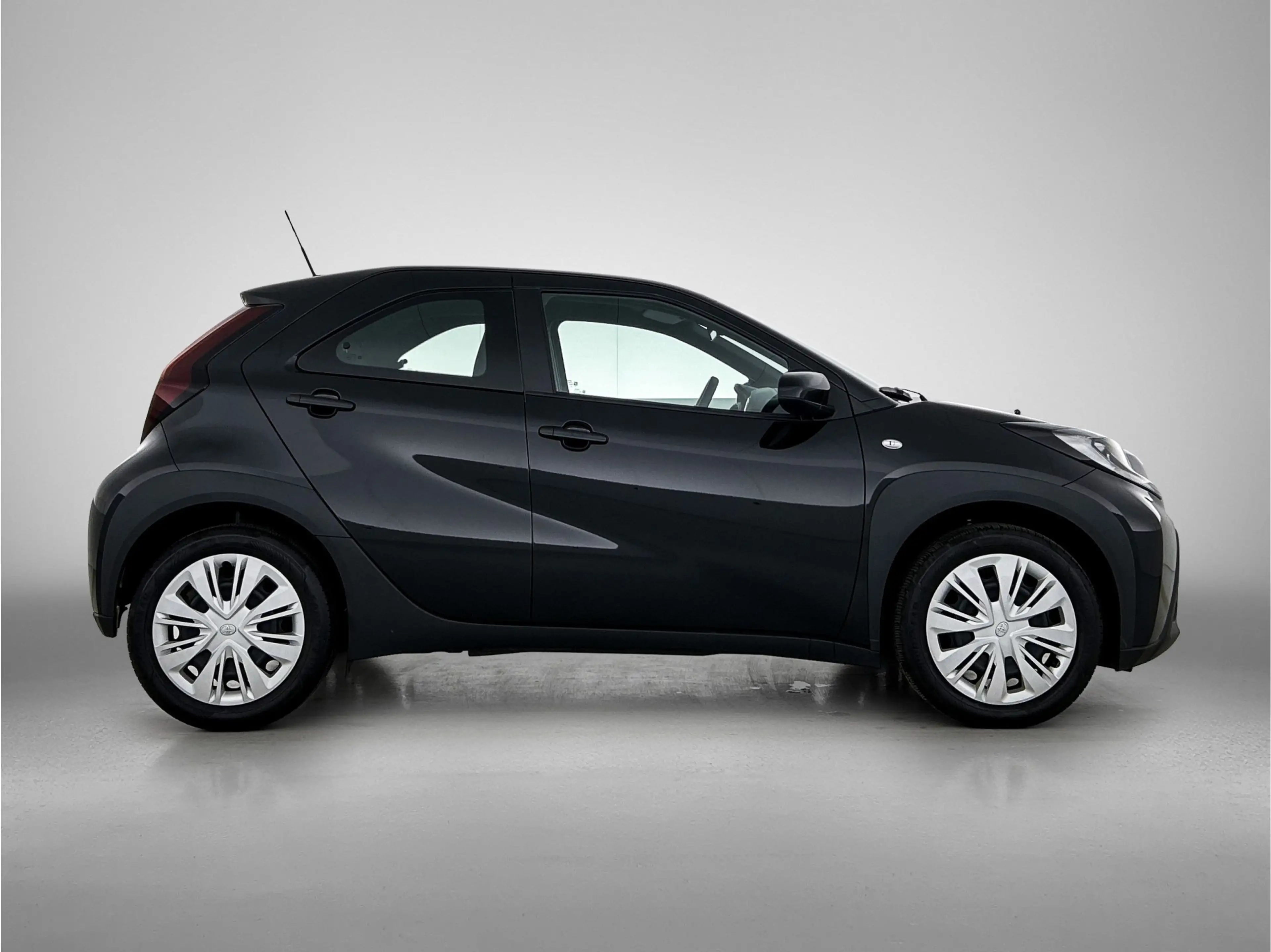 Toyota Aygo X 1.0 VVT-i MT Play — photo 12