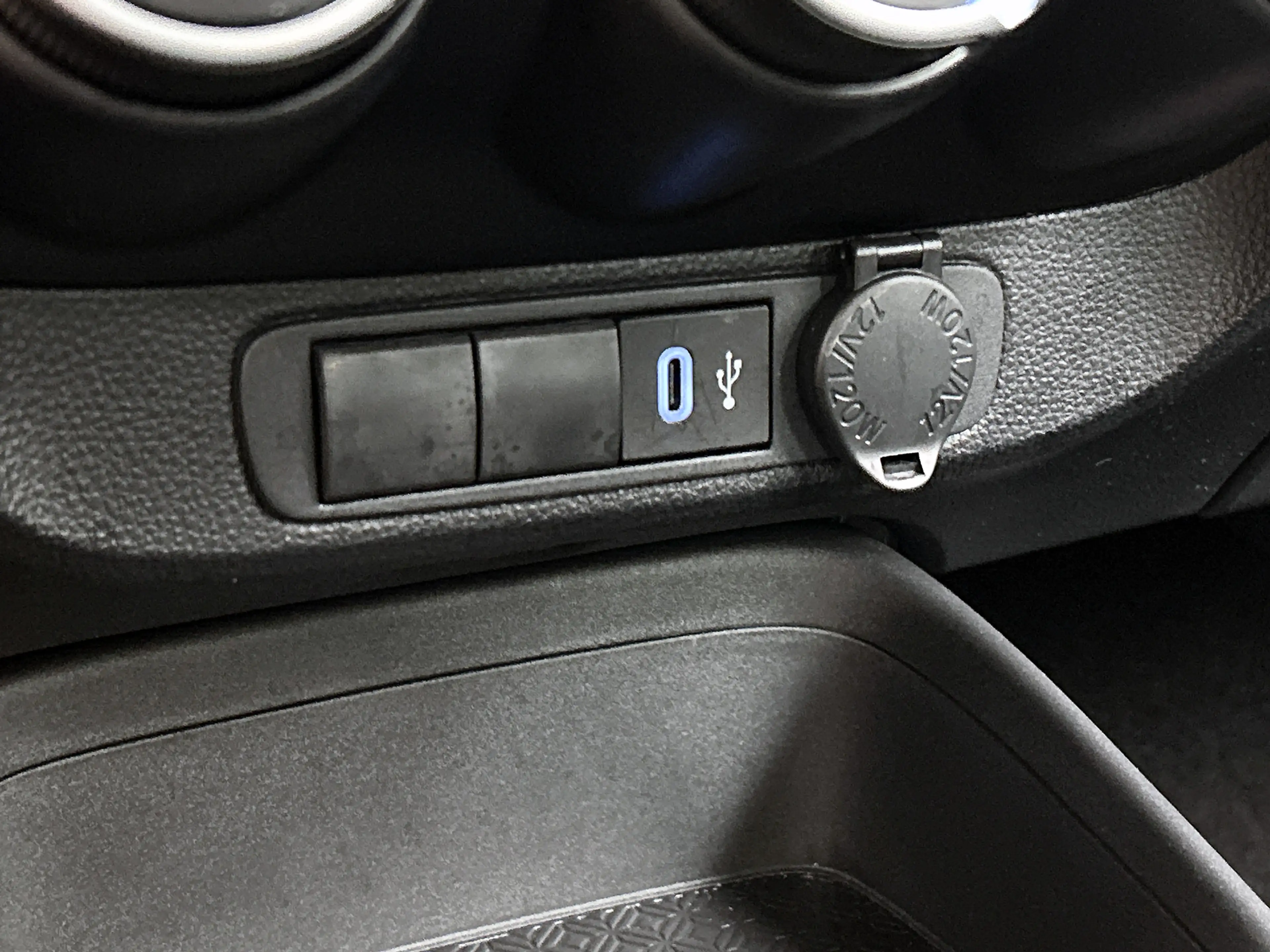 Toyota Aygo X 1.0 VVT-i MT Play — photo 35