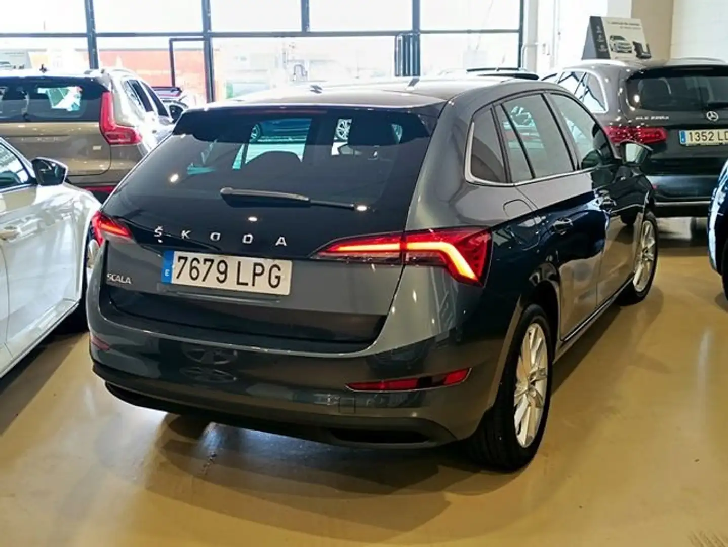 Skoda Scala 1.5 TSI Style DSG 110kW Gris - 2