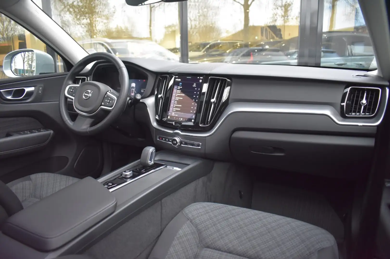 Volvo XC60 T6 350pk AWD Core Bright | Trekhaak | Climate | 19 Gris - 2
