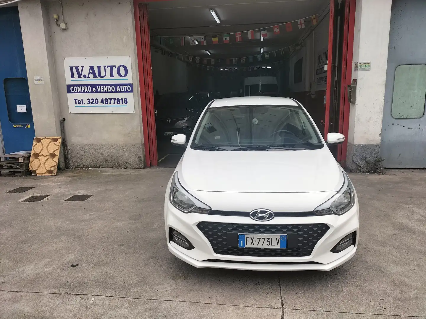 Hyundai i20 5p 1.2 mpi Connectline 75cv Bianco - 1