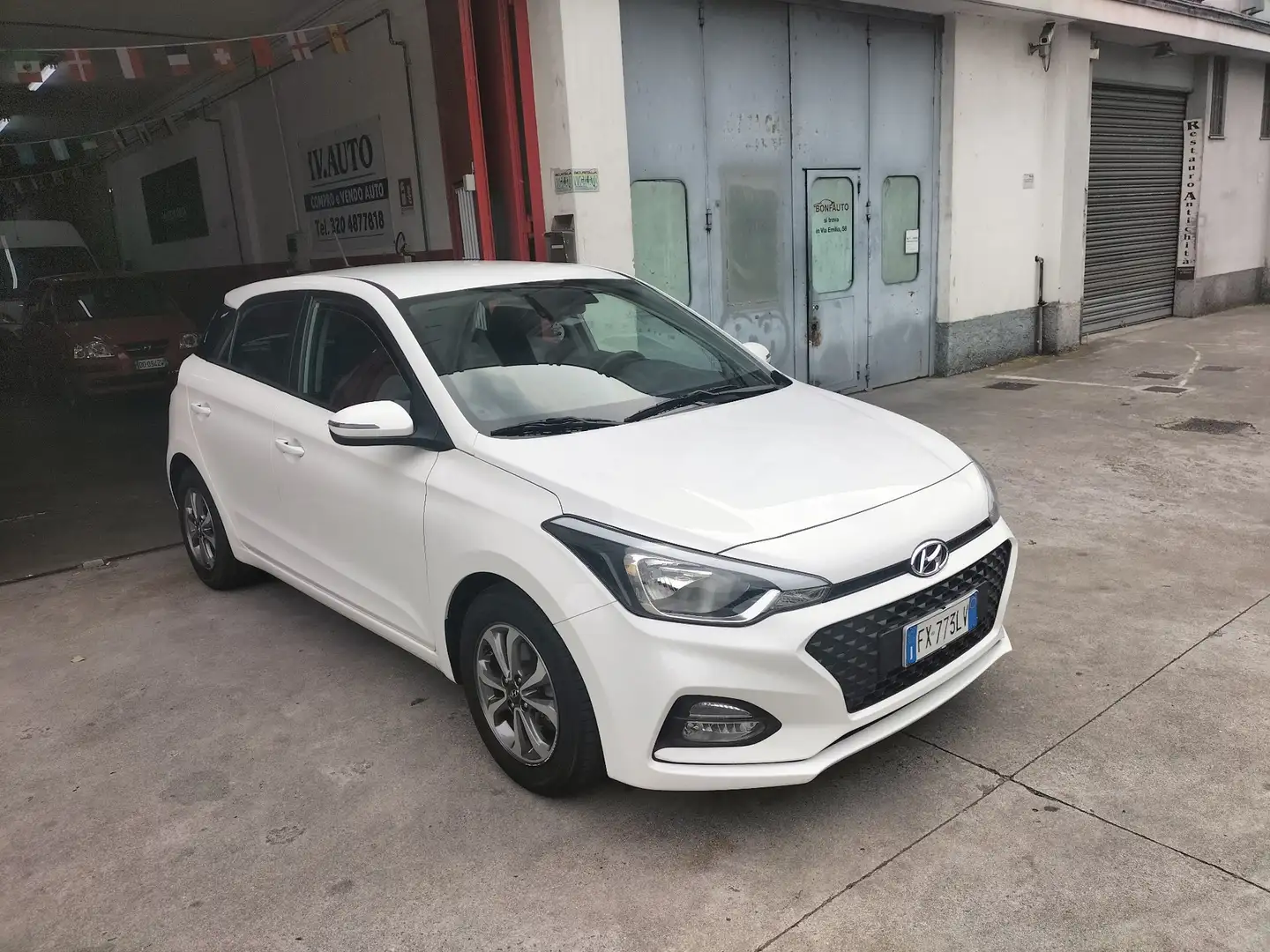 Hyundai i20 5p 1.2 mpi Connectline 75cv Bianco - 2