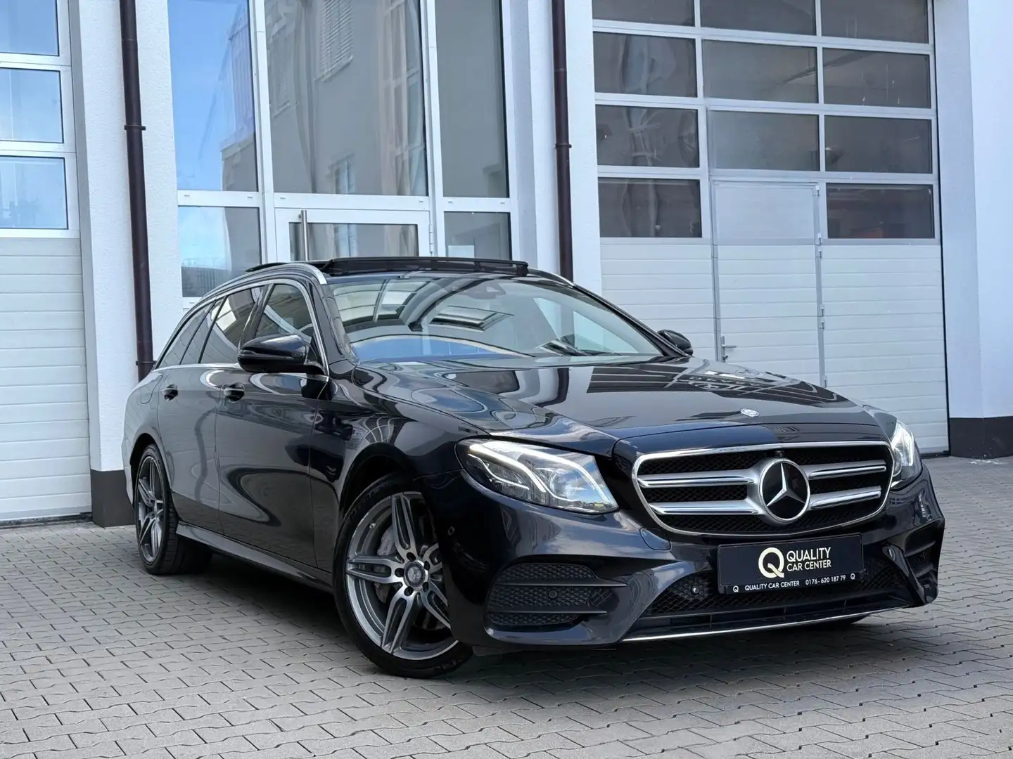 Mercedes-Benz E 350 d T AMG*PANO*AHK*DISTR+*360°*SOUND*AMBIENTE Schwarz - 1