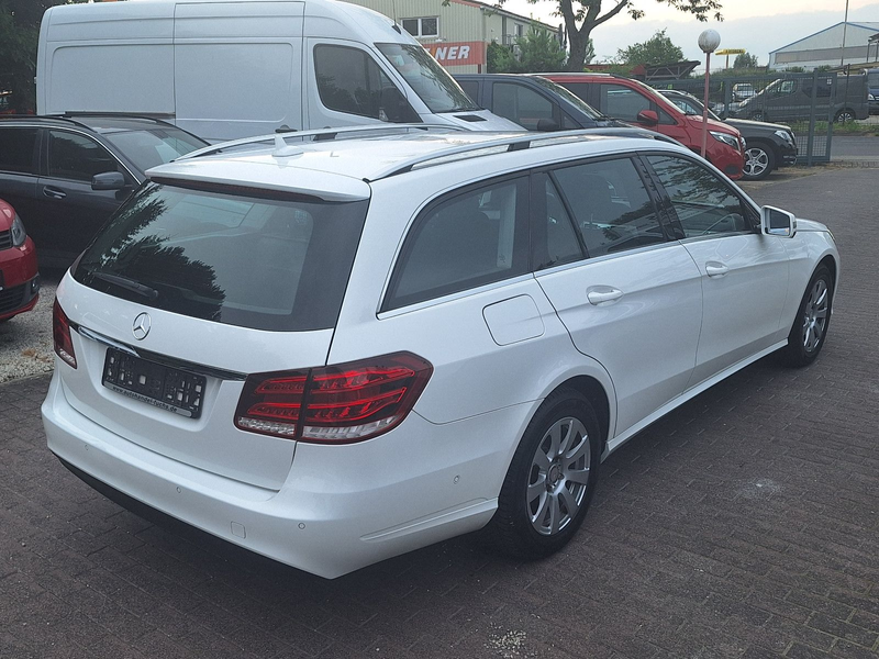 Mercedes-Benz E 200 T BlueTec LED AHK Schiebedach — photo 7