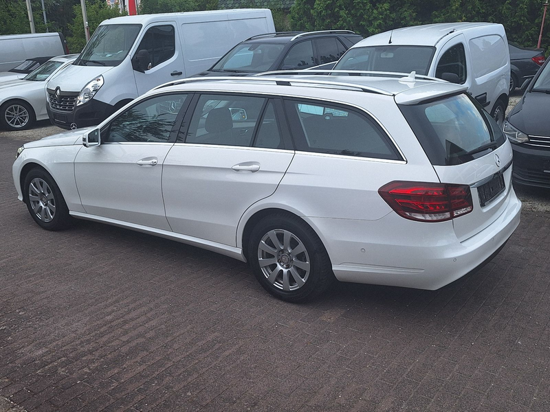 Mercedes-Benz E 200 T BlueTec LED AHK Schiebedach — photo 11
