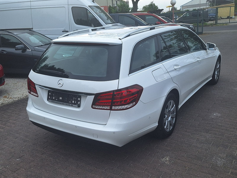 Mercedes-Benz E 200 T BlueTec LED AHK Schiebedach — photo 8