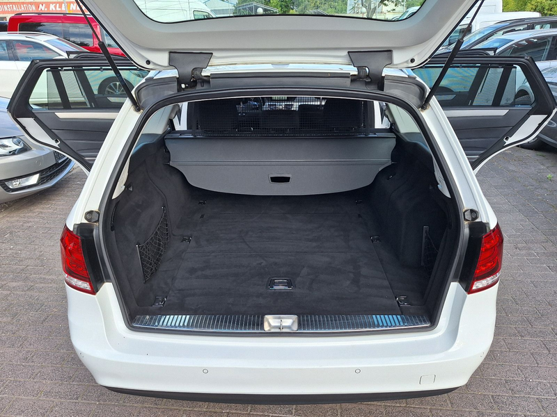 Mercedes-Benz E 200 T BlueTec LED AHK Schiebedach — photo 12