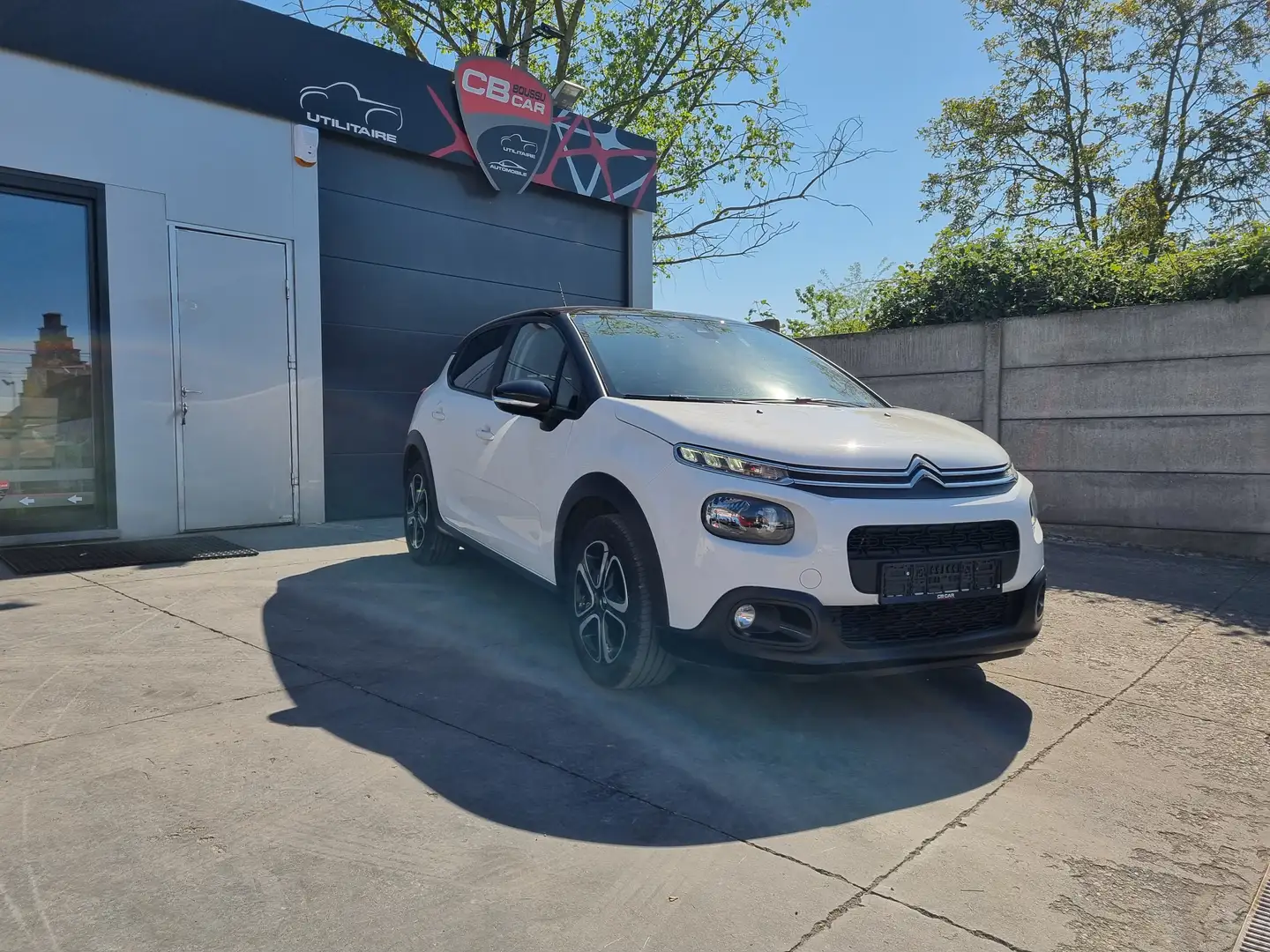 Citroen C3 1.2i Essence 83ch Weiß - 2